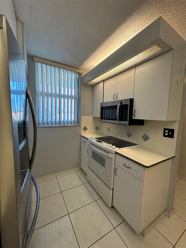 5300 NE 24th Terrace unit 211, Fort Lauderdale, FL 33308 - photo 4