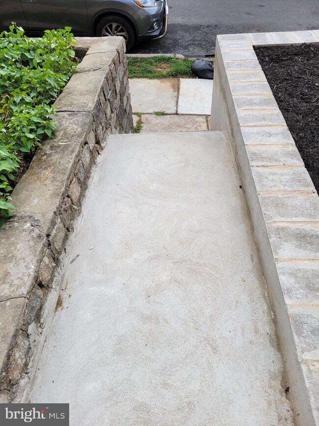 433 S 2nd St, Darby, PA 19023 - photo 2