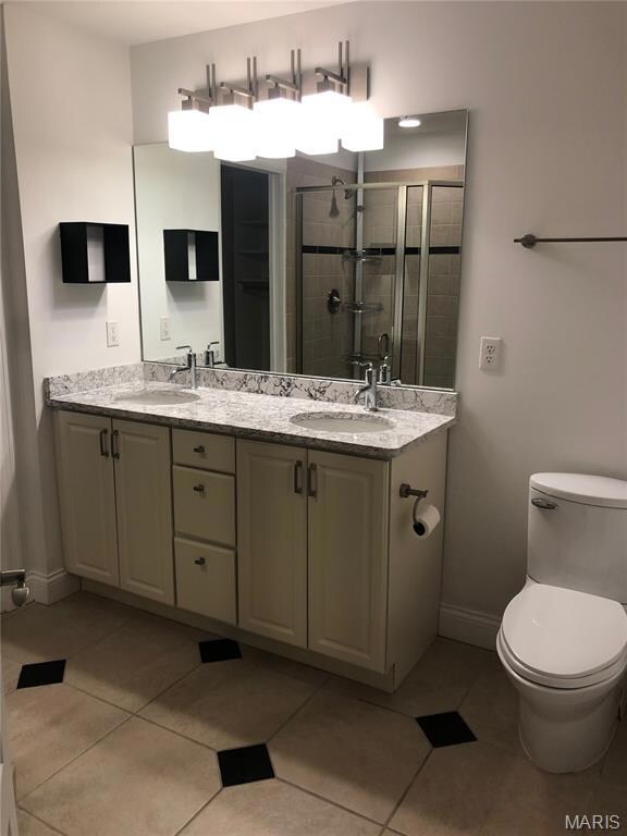 910 N Mcknight Rd unit 3A, Saint Louis, MO 63132 - photo 3