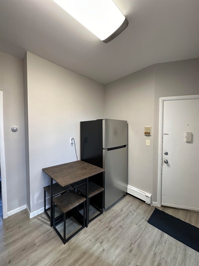 46-48 E 17th St unit 3R, Bayonne, NJ 07002 - photo 3