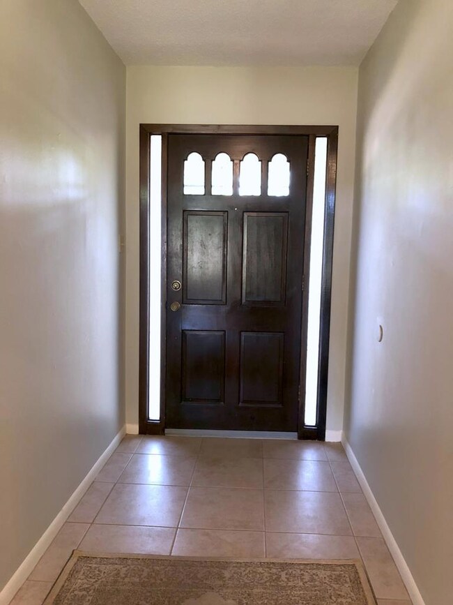 107 Glenmoor Dr, Fredericksburg, TX 78624 - photo 2