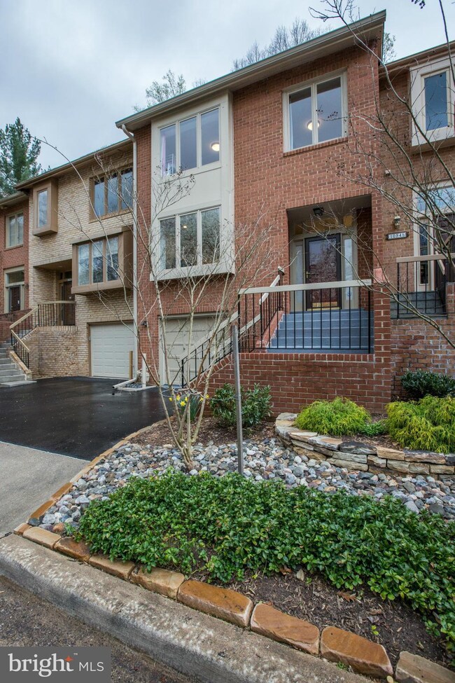 10947 Whiterim Dr, Potomac, MD 20854 - photo 2