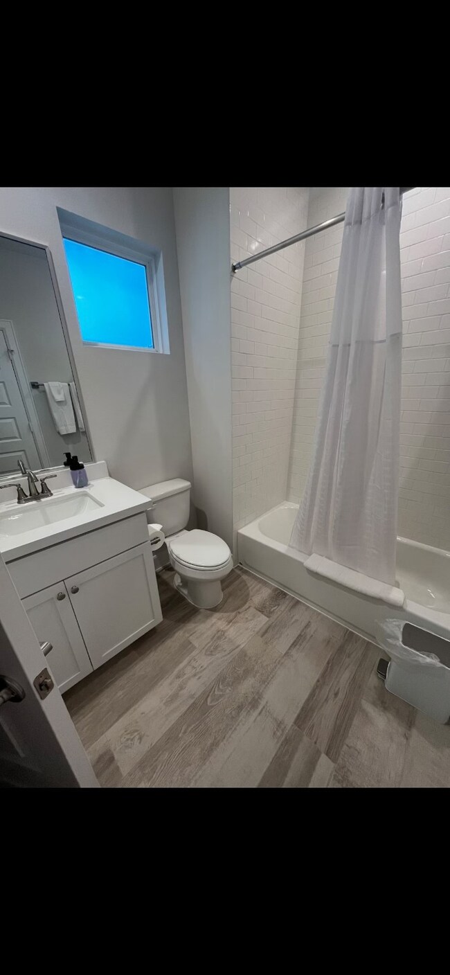 2802 Grand Fountains Dr unit E, Houston, TX 77054 - photo 6