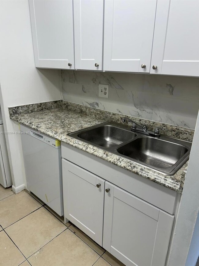 10120 Twin Lakes Dr unit 11G, Coral Springs, FL 33071 - photo 6