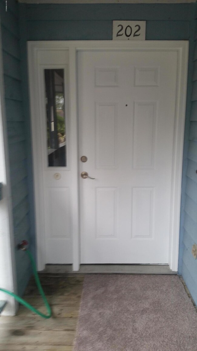 202 Battery Ln unit 202, Beaufort, SC 29902 - photo 2