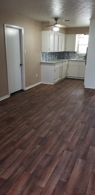 121 Lindsey Ave, Bay City, TX 77414 - photo 4