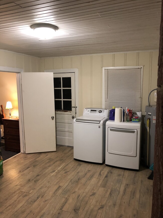 Large utility room! 941 Oak St, Lewisburg, TN 37091