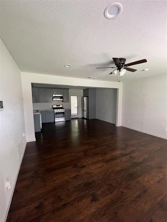 620 Brookfield Dr, Hurst, TX 76053 - photo 2