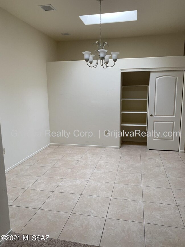 991 W Via de la Fonda-11