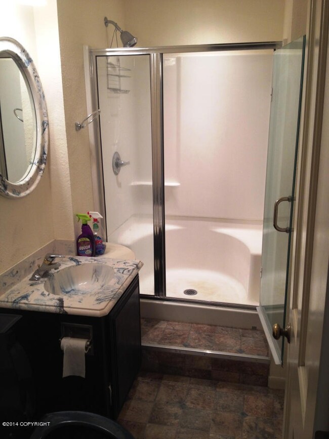Treetop Studio Bathroom