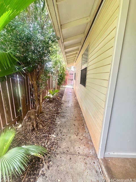 85-215 Ala Akau St unit A, Waianae, HI 96792 - photo 2