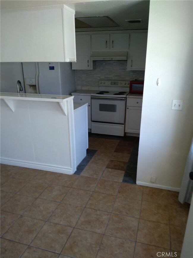 3425 Rainbow Ln, Highland, CA 92346 - photo 6