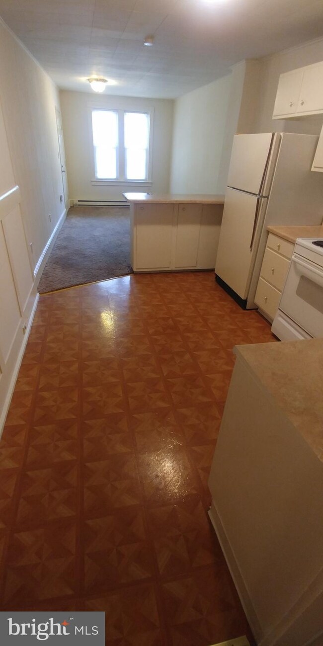 42 N Wyomissing Ave unit 1, Reading, PA 19607 - photo 2