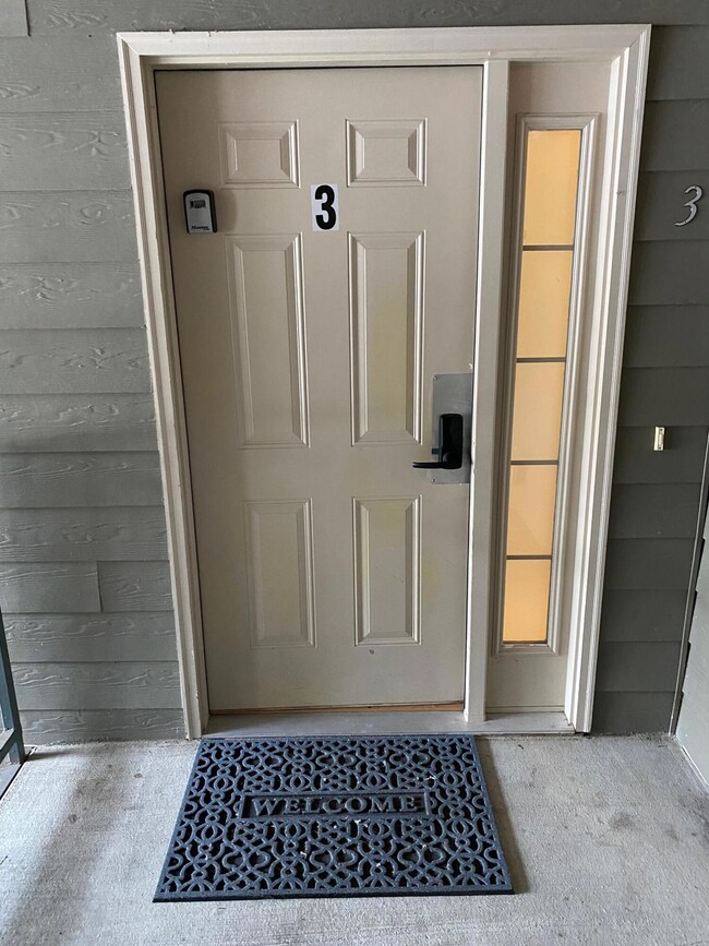 Entry to 31 Birdie Ln # 3
