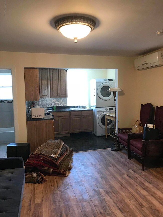 638 Bay St unit 2a, Staten Island, NY 10304 - photo 6