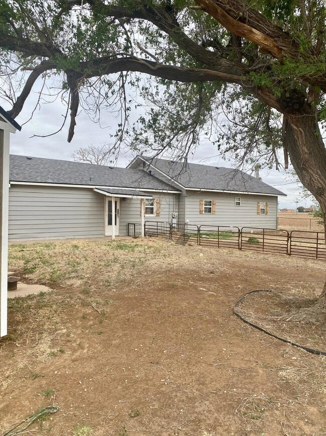 3313 N Columbia St, Plainview, TX 79072 - photo 5