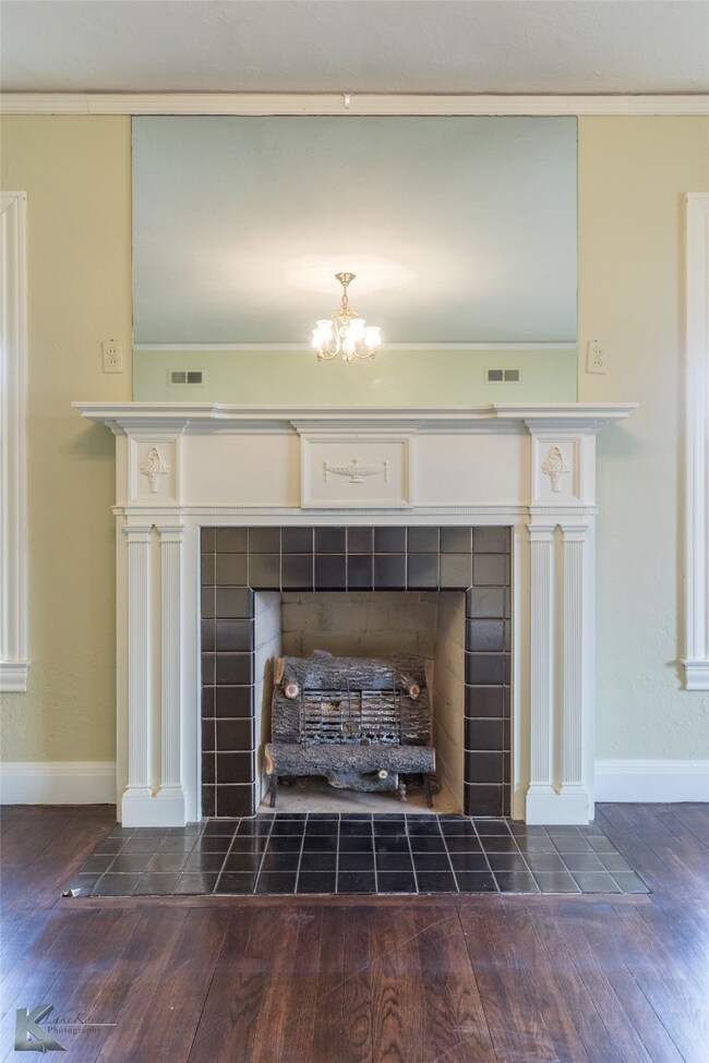 341 N 3rd Ave, Munday, TX 76371 - photo 6