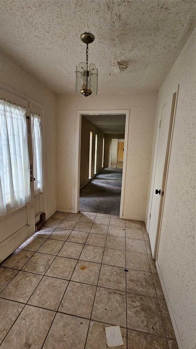 7726 Maple Tree Dr, Houston, TX 77088 - photo 2