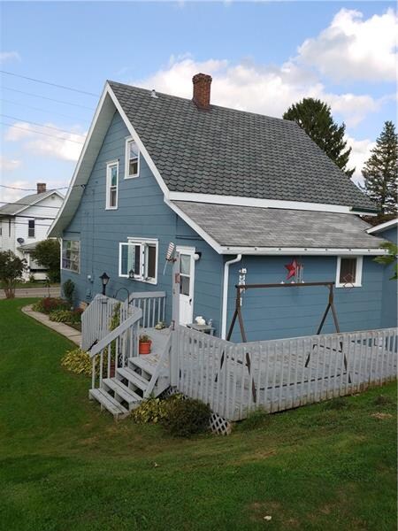 Nice sized back deck