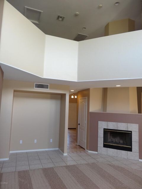 2.5 LIVING ROOM MEDIA CENTER