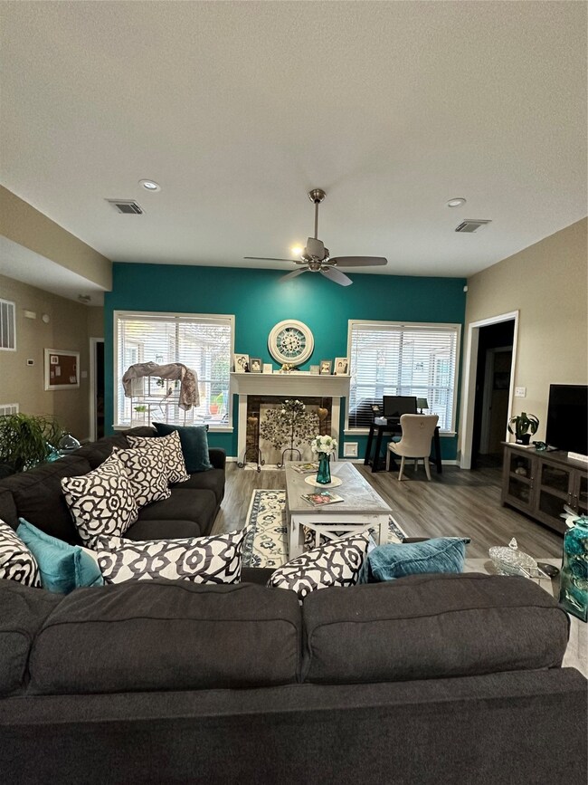 7111 W Hearthstone Green Dr, Houston, TX 77095 - photo 3