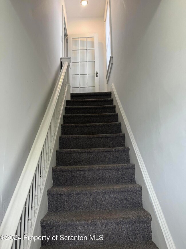 1112 Taylor Ave unit 2, Scranton, PA 18510 - photo 2