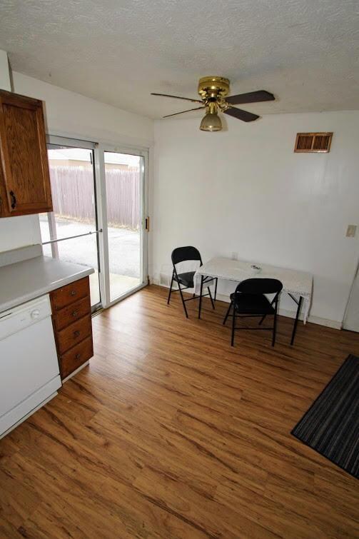 3537 Eakin Rd. Kitchen eating area