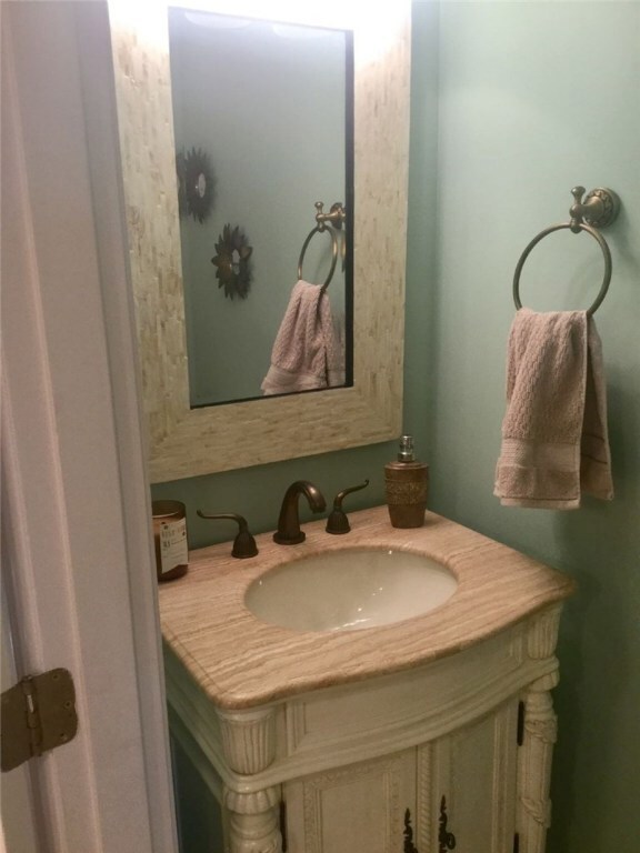 6 Weetamoe Farm Dr, Bristol, RI 02809 - photo 5