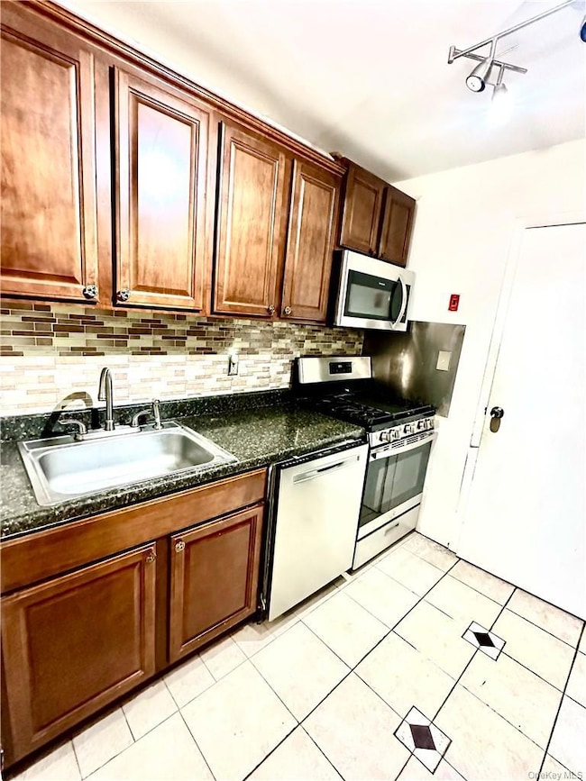 376 Concord Ln, Middletown, NY 10940 - photo 5