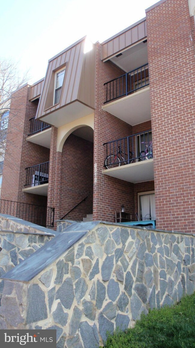 8312 Tobin Rd unit 13, Annandale, VA 22003 - photo 2