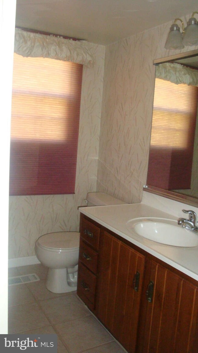 12809 Point Pleasant Dr, Fairfax, VA 22033 - photo 4