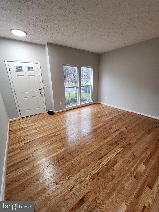 8302 Lyndhurst St, Laurel, MD 20724 - photo 7