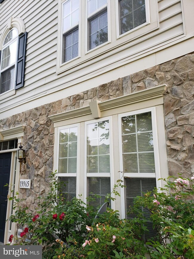 13965 Greendale Dr, Woodbridge, VA 22191 - photo 3