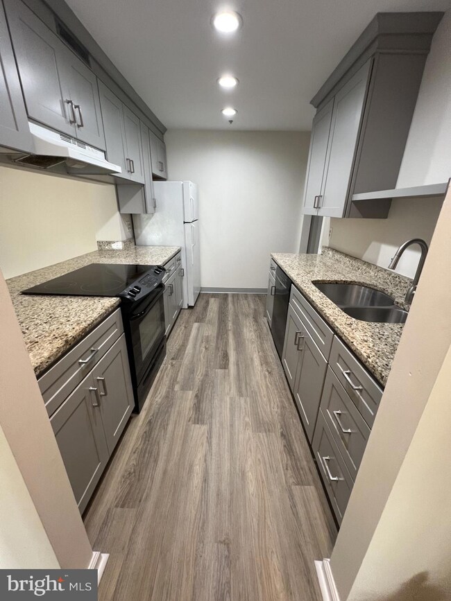 2002 Waters Edge Dr unit 2002, Newark, DE 19702 - photo 3