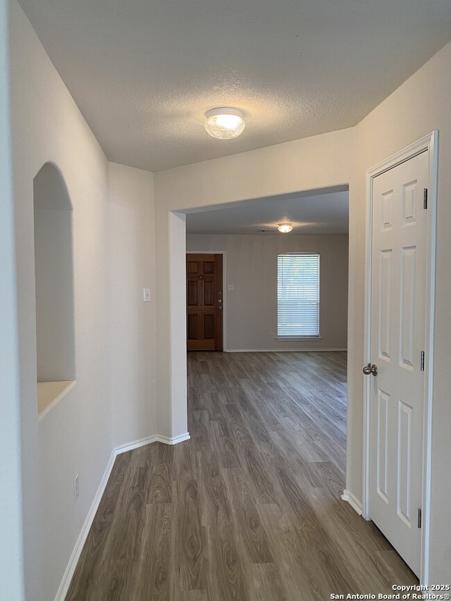 10346 Roseangel Ln, Helotes, TX 78023 - photo 2