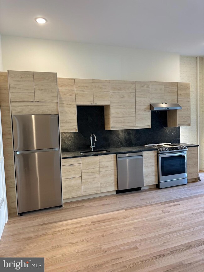 1014 N Calvert St unit 2, Baltimore, MD 21202 - photo 2