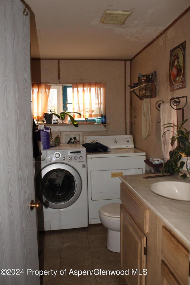 FarmHouseBathroom