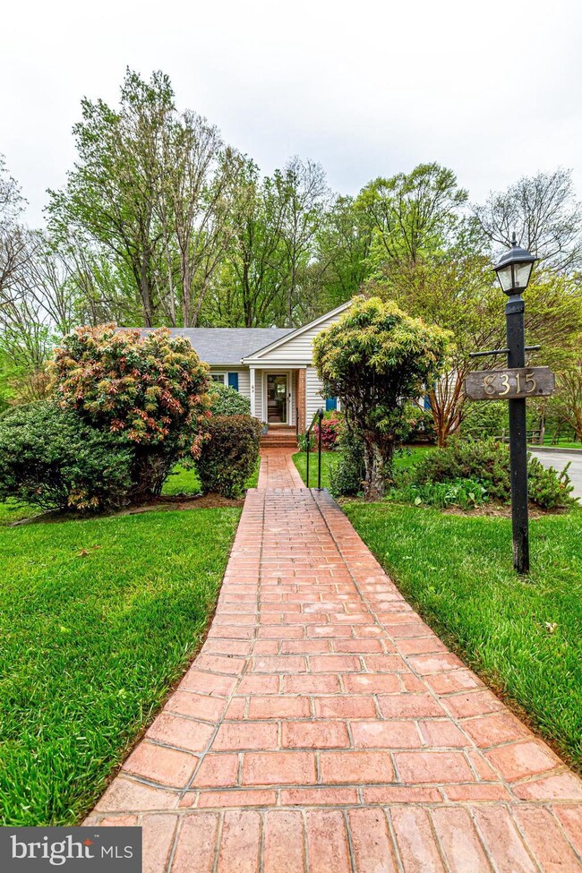 8315 Chartwell Ct, Annandale, VA 22003 - photo 3