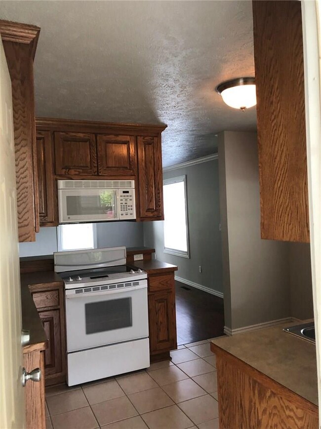 709 NW B St, Bentonville, AR 72712 - photo 2