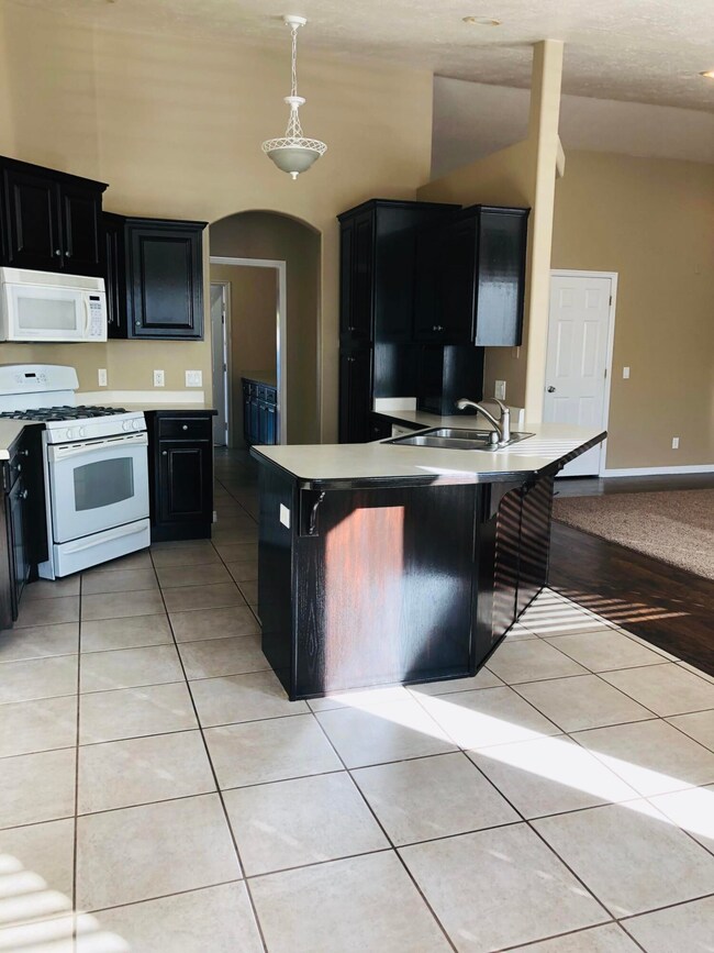 Listing_1112827_Photo_2_ID411295831