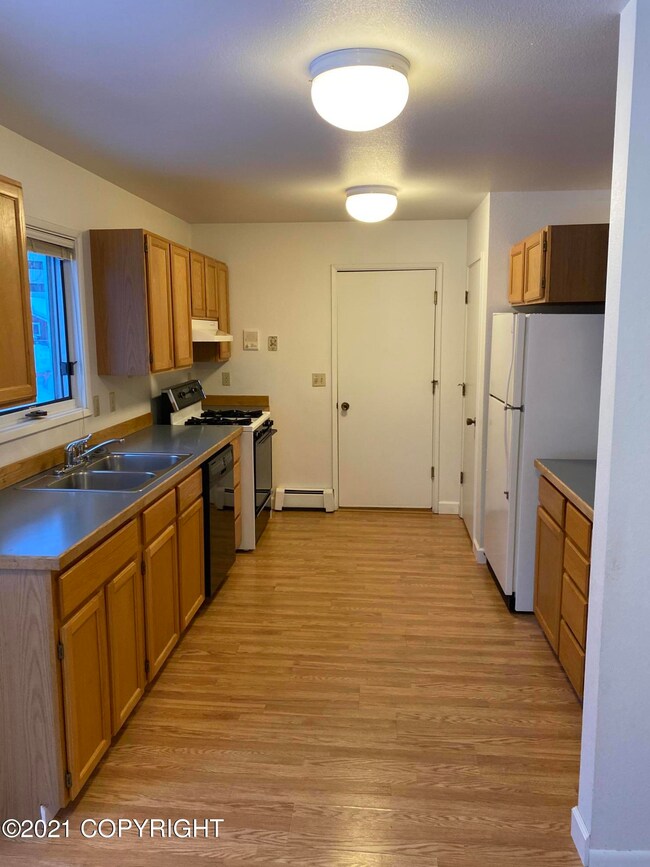 2812 Aspen Dr unit A, Anchorage, AK 99517 - photo 2
