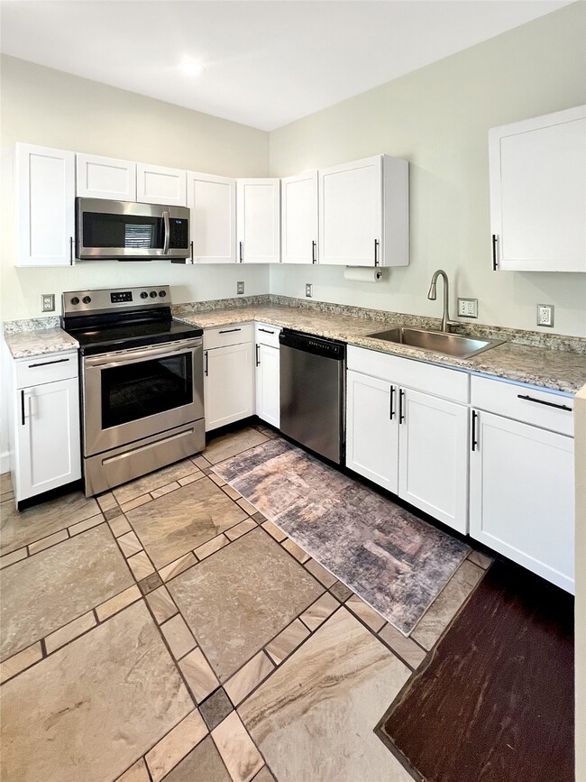 917 W Lang St, Alvin, TX 77511 - photo 7