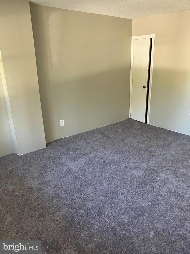 116 S Warner St unit 1ST FLOOR, Woodbury, NJ 08096 - photo 2