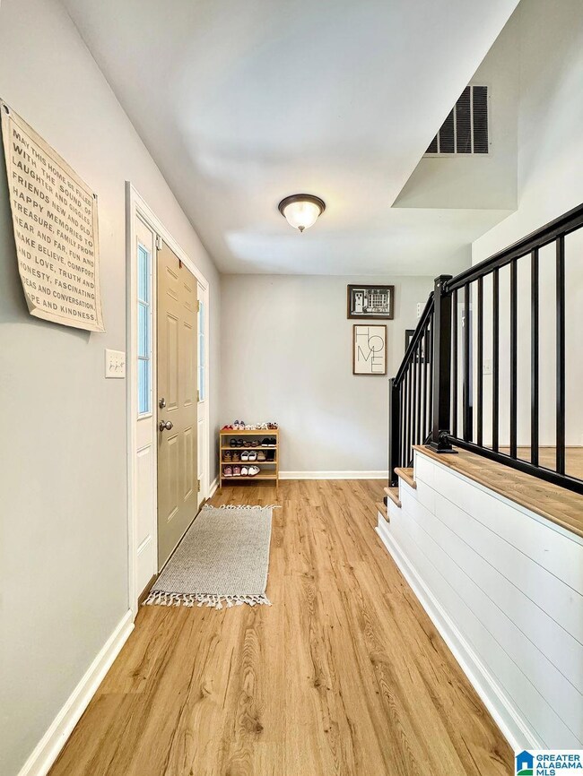 8483 Lanewood Cir, Leeds, AL 35094 - photo 6