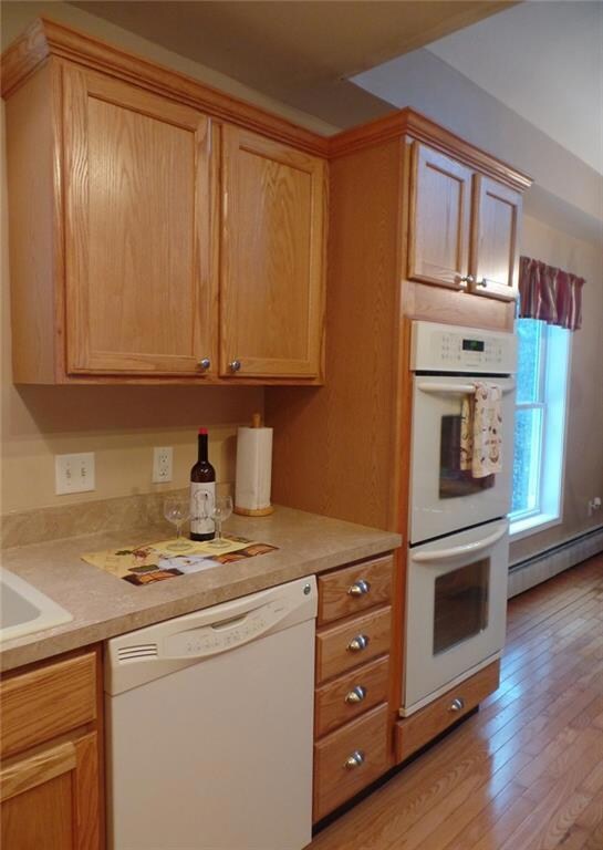 Light and bright kitchen! Note the...