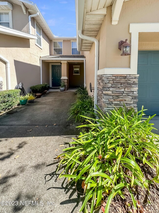 2337 White Sands Dr, Jacksonville, FL 32216 - photo 2