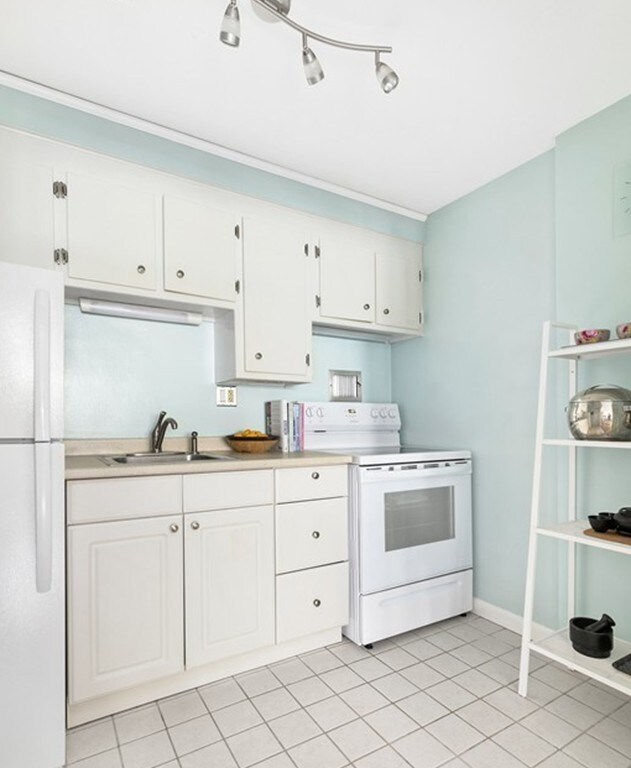 114 Pleasant St unit 102, Arlington, MA 02476 - photo 4