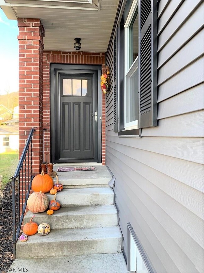 584 E Watson St, Bedford, PA 15522 - photo 3