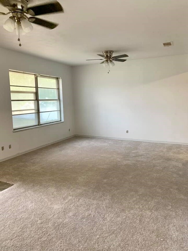 1713 13th St, Bay City, TX 77414 - photo 5