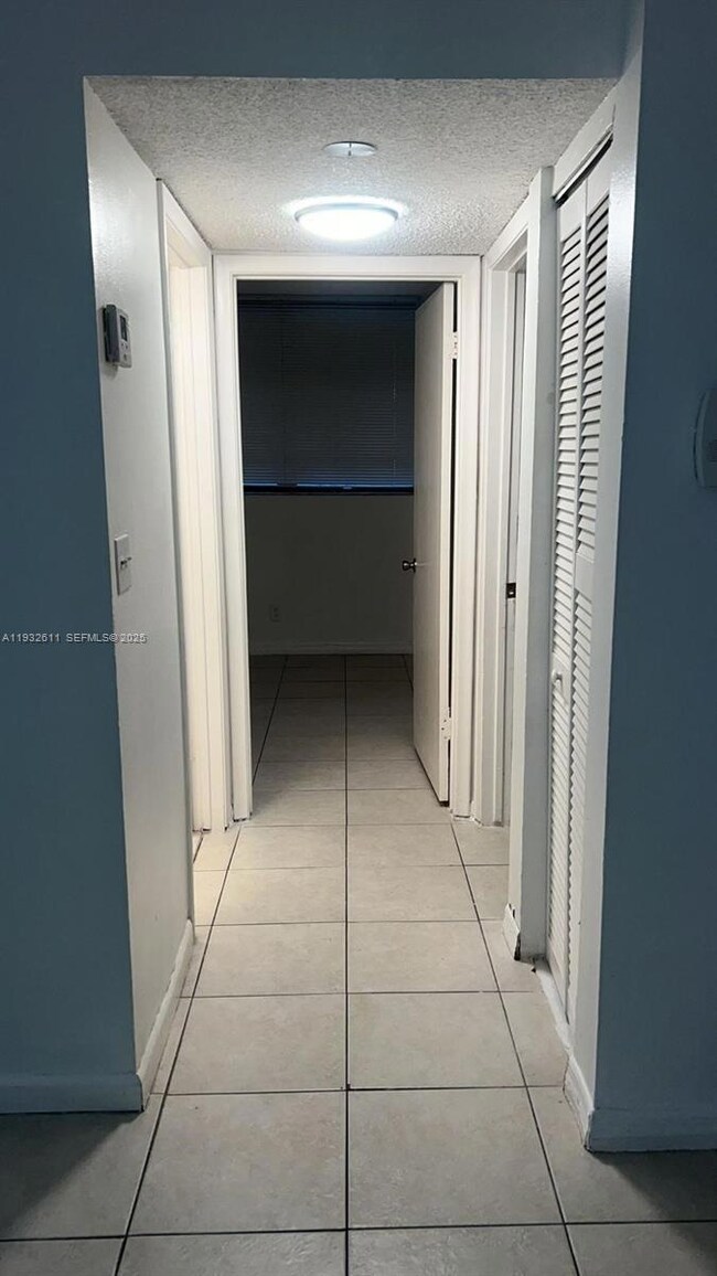 Presidential Golfview unit 1050, West Palm Beach, FL 33401 - photo 4